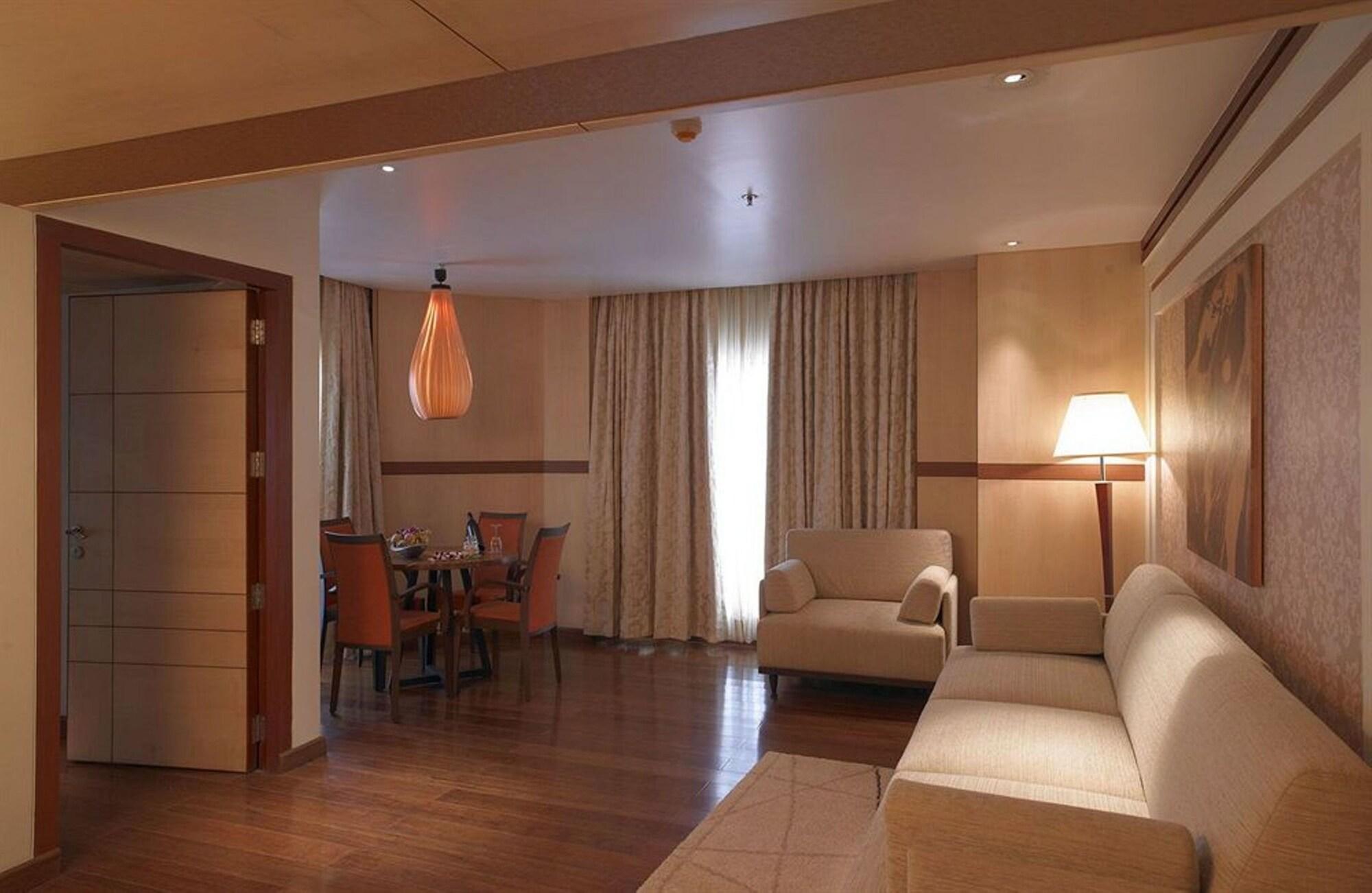 Royal Orchid Central Kireeti Hampi, Hospet Bagian luar foto
