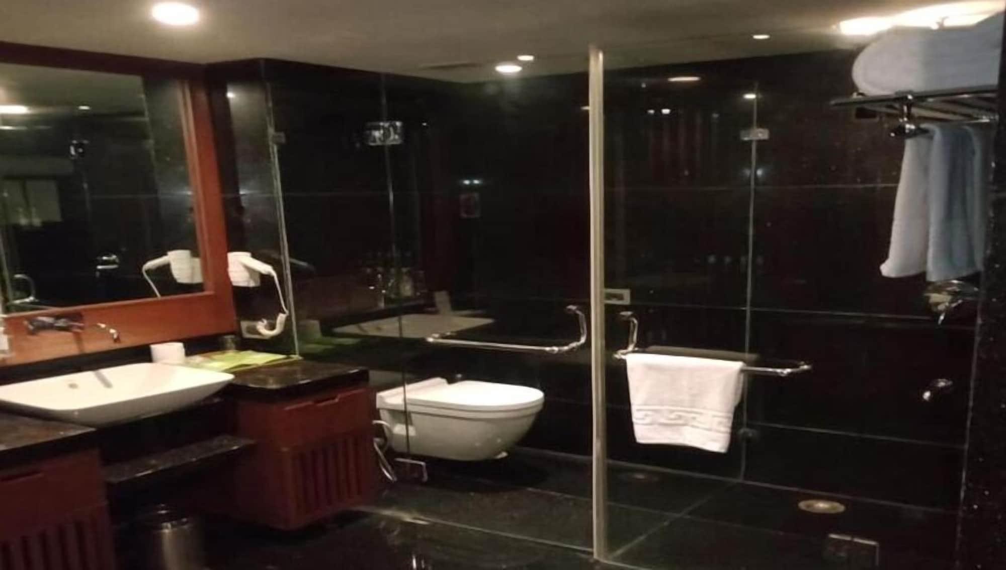 Royal Orchid Central Kireeti Hampi, Hospet Bagian luar foto