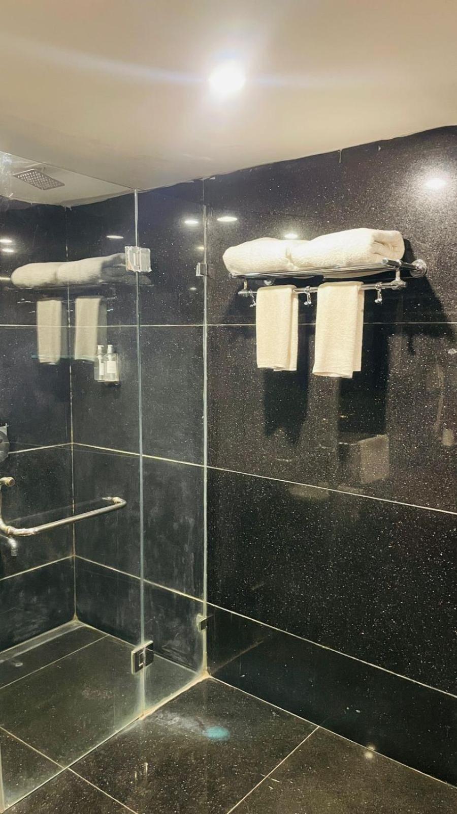 Royal Orchid Central Kireeti Hampi, Hospet Bagian luar foto