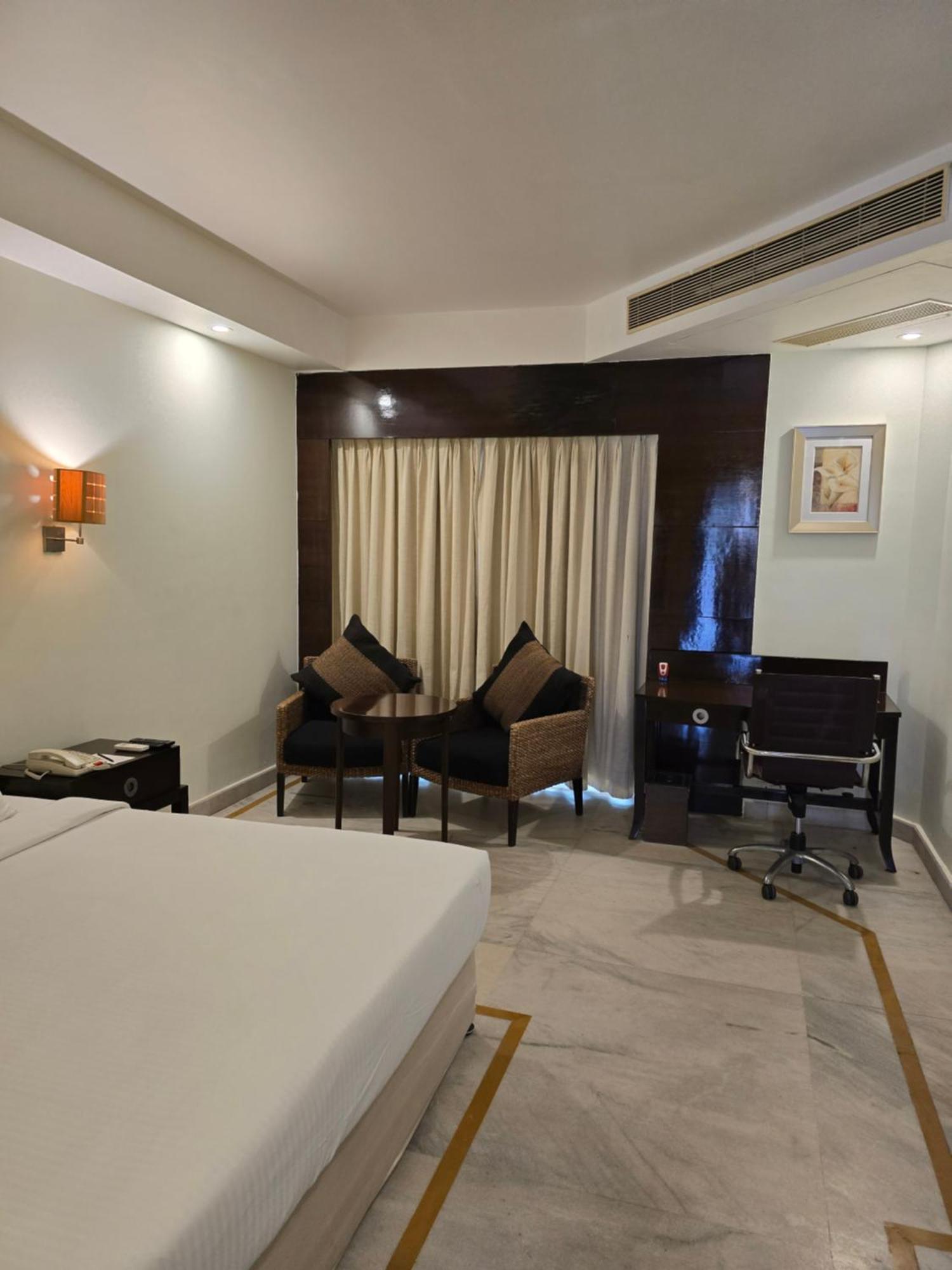 Royal Orchid Central Kireeti Hampi, Hospet Bagian luar foto