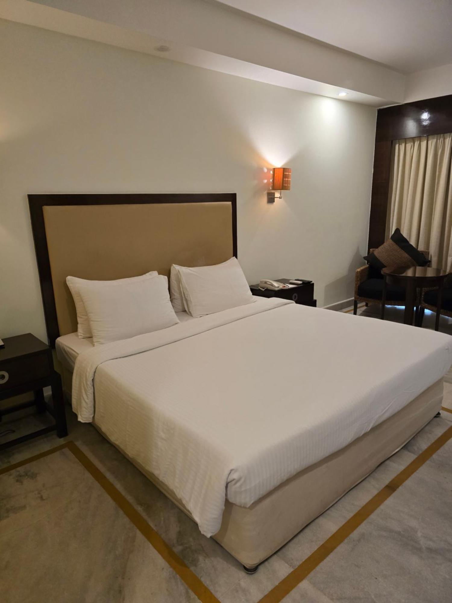 Royal Orchid Central Kireeti Hampi, Hospet Ruang foto