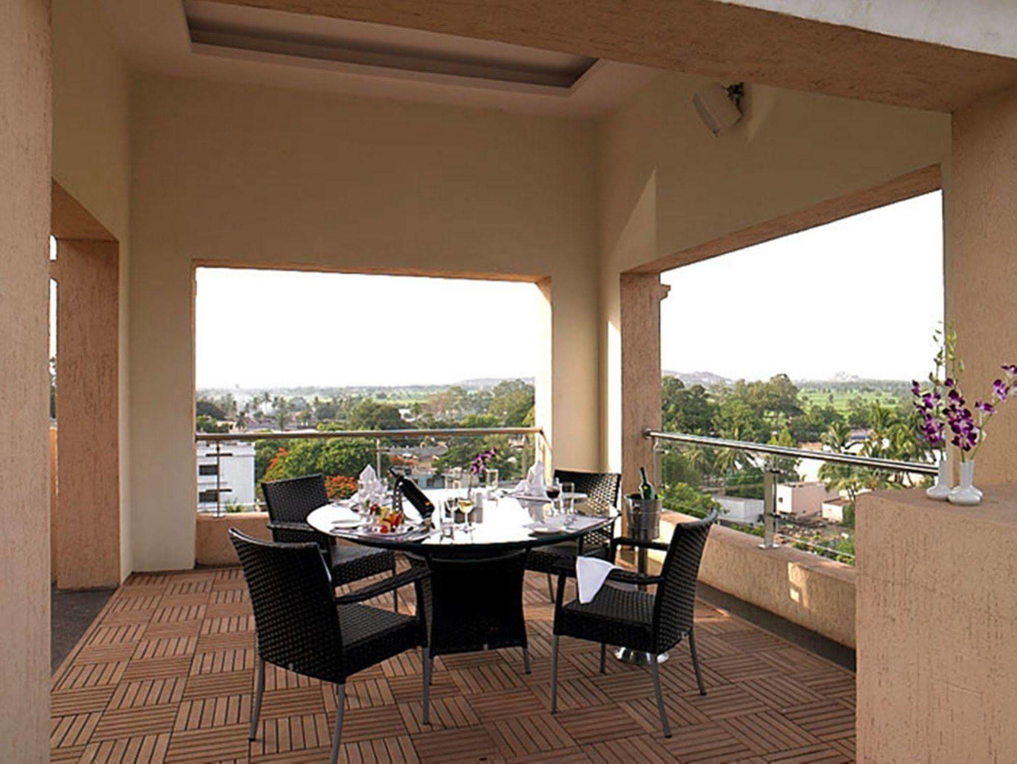 Royal Orchid Central Kireeti Hampi, Hospet Bagian luar foto