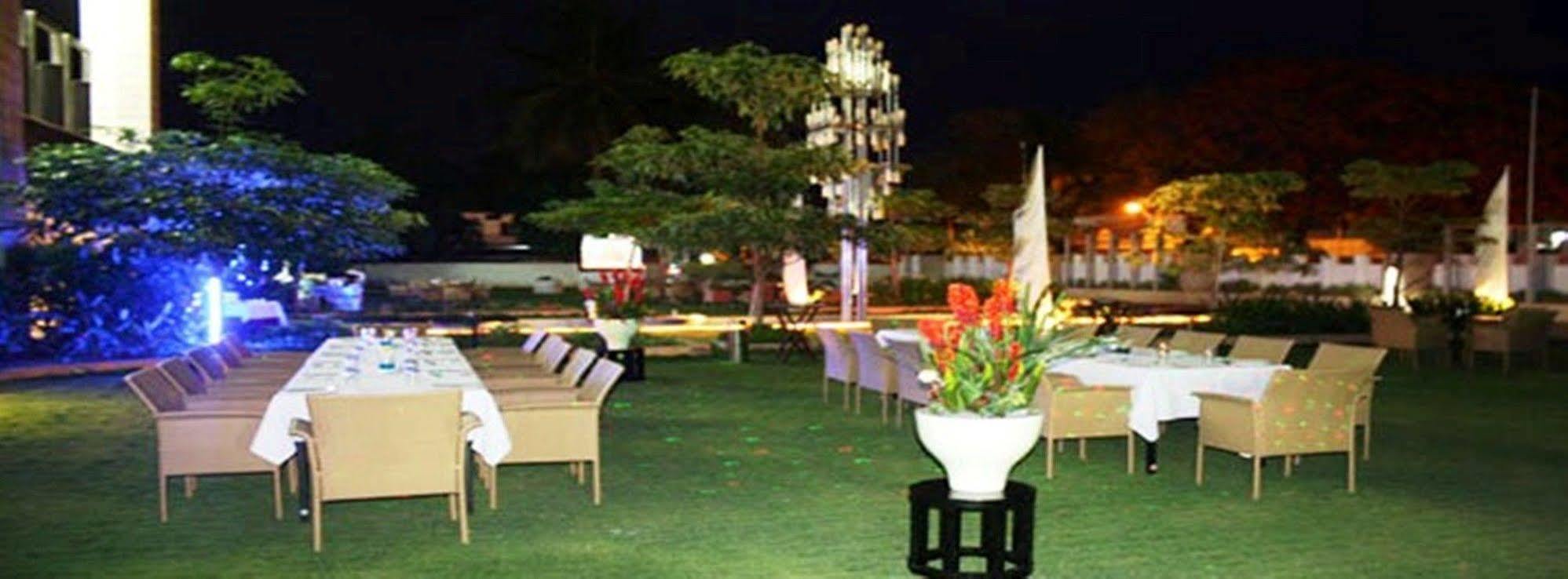 Royal Orchid Central Kireeti Hampi, Hospet Bagian luar foto